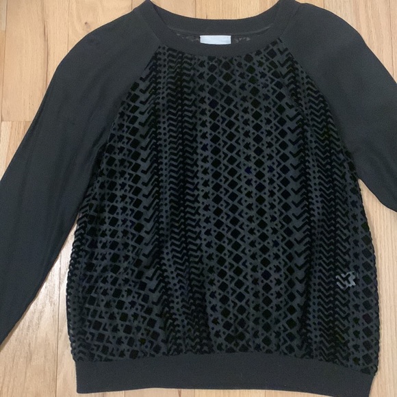 Addison Geometric Pattern Silk Sleeve Top - Picture 2 of 8